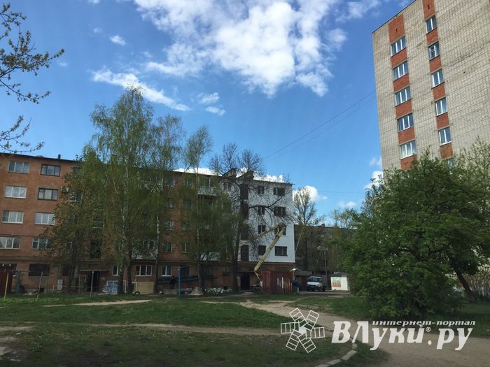 В Великих Луках ремонтируют многоквартирные дома (ФОТО)