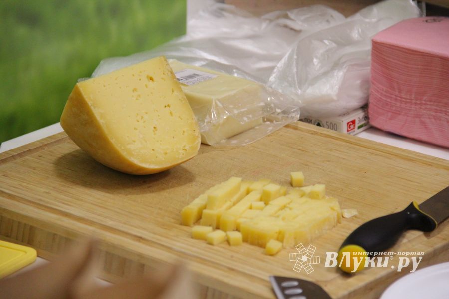 В Великих Луках открылась 10-я универсальная выставка (ФОТО)