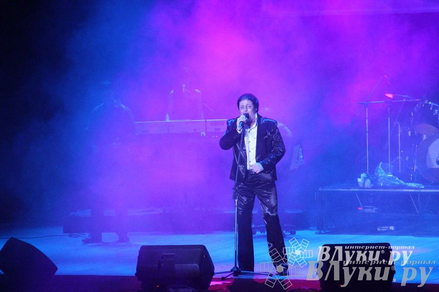 В ДК ЛК состоялся концерт Юрия Михайлова