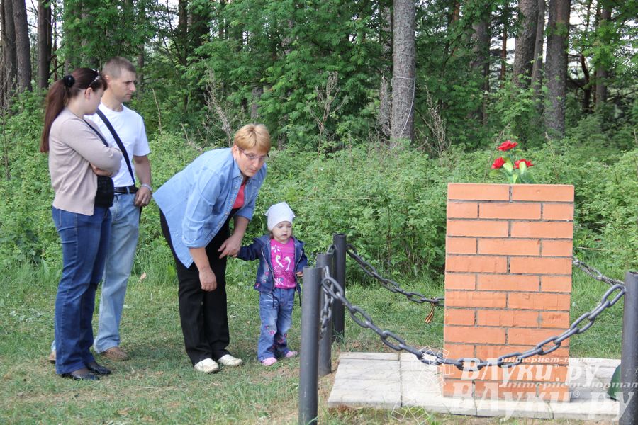 Торжественная церемония закладки Камня Памяти у деревни Каськово