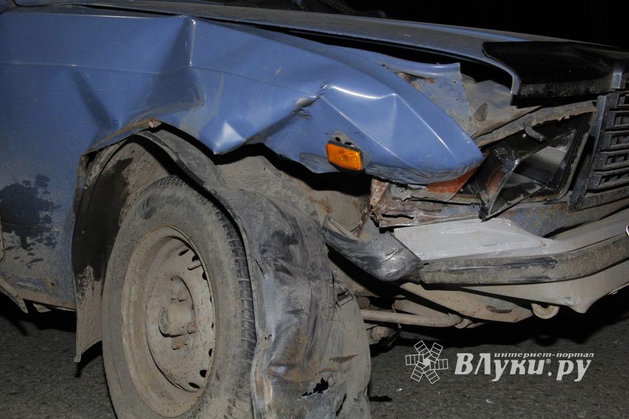 Два ВАЗа столкнулись в Великих Луках (ФОТО)