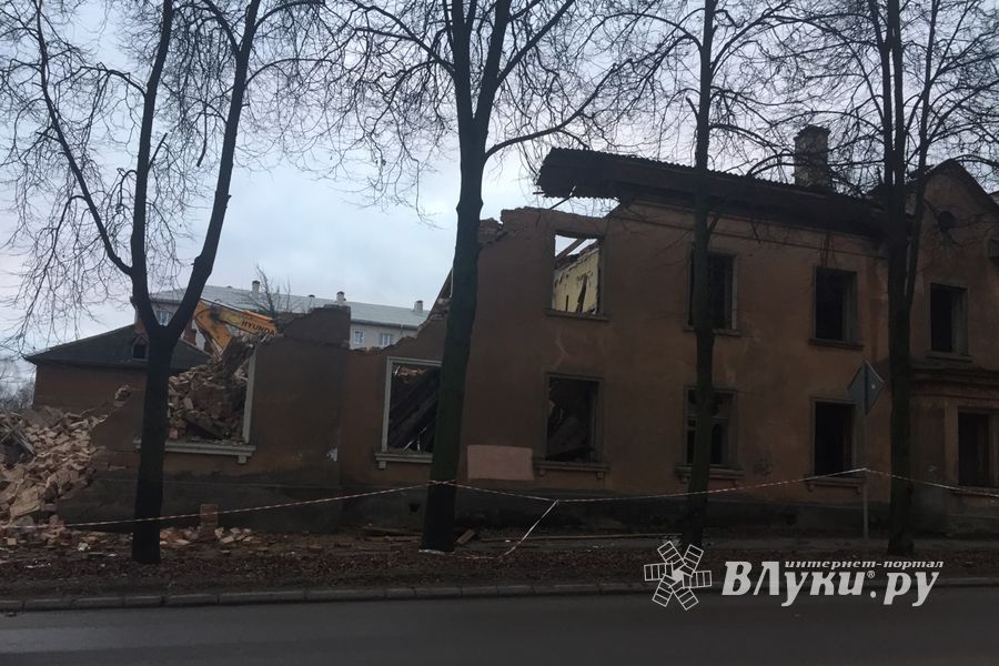 На ул. Ставского сносят дом (ФОТО)
