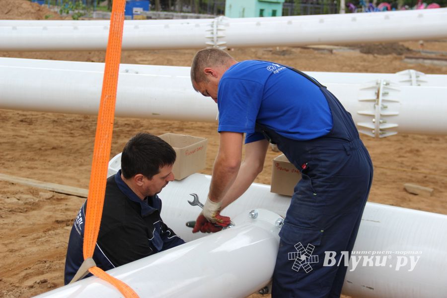 Колесу обозрения делают ноги (ФОТО)