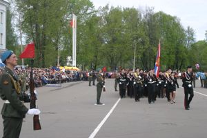 В Великих Луках прошел Военный парад