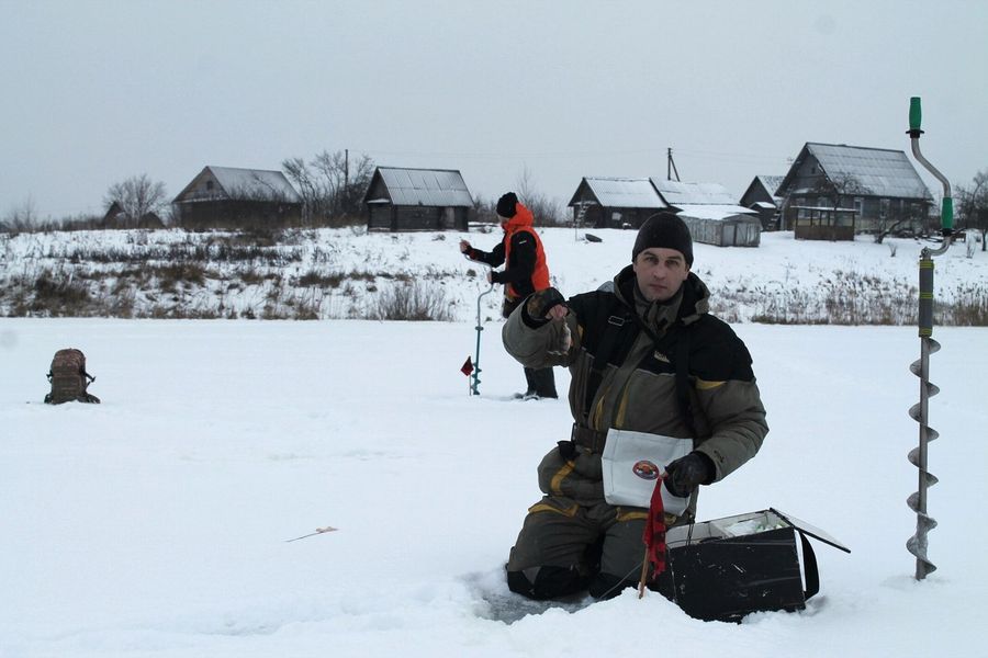 На Пореченском озере прошел Чемпионат города Великие Луки по ловле рыбы на блесну со льда (ФОТО)