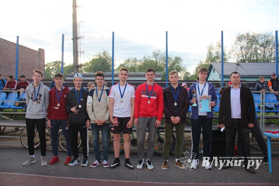 В Великих Луках прошёл Чемпионат по дворовому футболу (ФОТО)