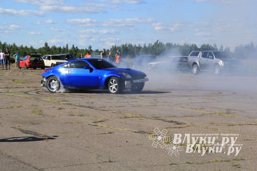 В Великих Луках прошел I этап Открытого чемпионата г. Великие Луки по Drag Racing (фото)