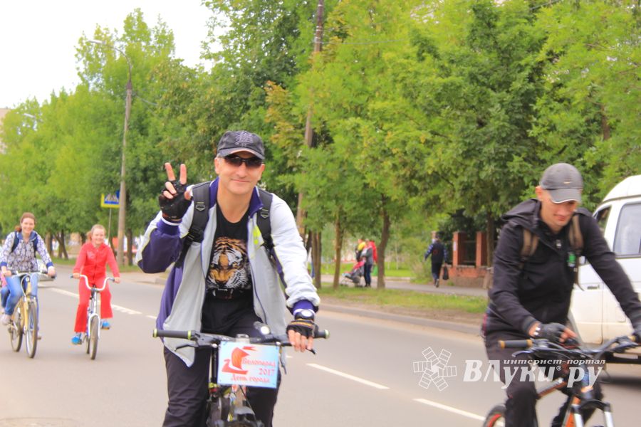 В Великих Луках прошёл Велопарад (ФОТО)