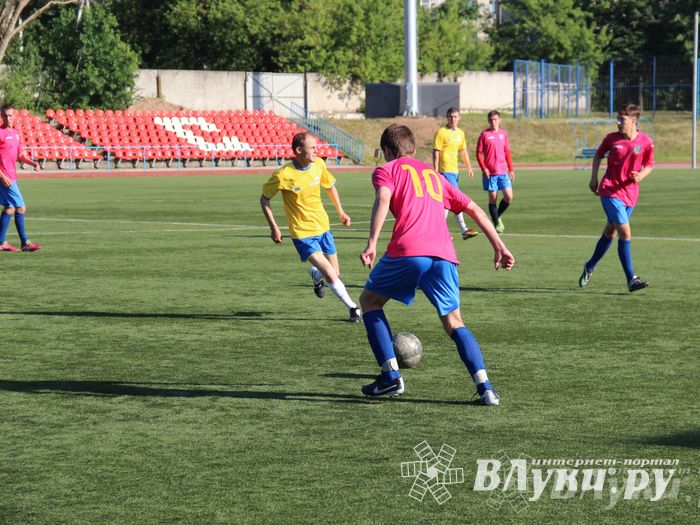 В Великих Луках команда «КПРФ» обыграла команду «Спартака» (фото)