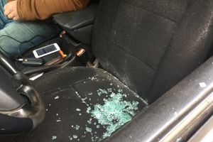 Автомобиль великолучанина попал под «обстрел» (ФОТО)