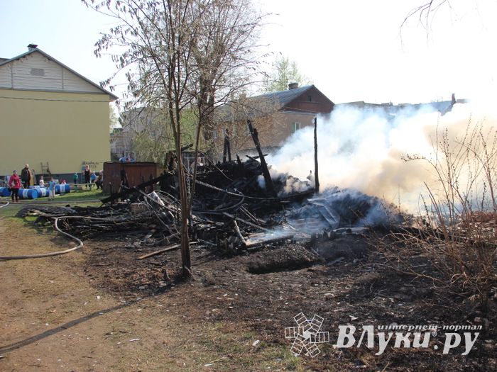 На пожаре в пр. Нелидовском ликвидировали открытое горение (ФОТО)
