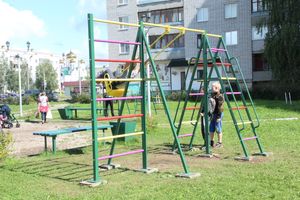 В сквере на Вокзальной обновилась детская площадка (ФОТО)