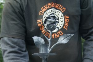 Псковский кузнечный двор на празднике Дня флага РФ в Великих Луках