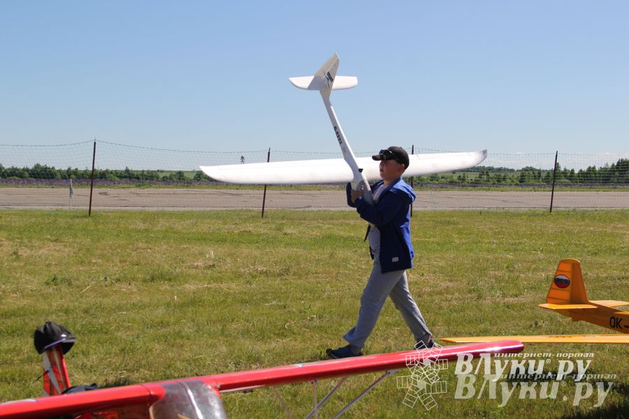 В Великих Луках прошел Фестиваль авиамодельного спорта (фото)