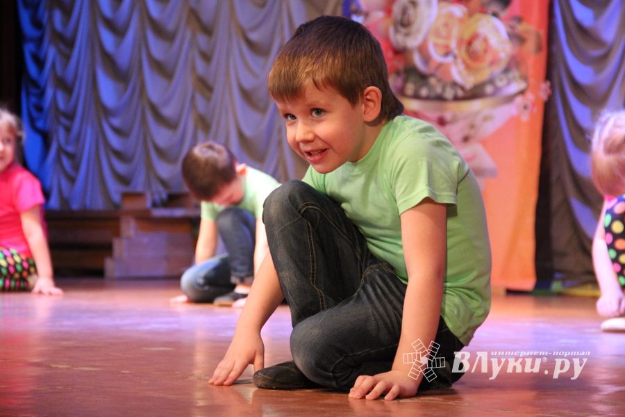 В Великих Луках прошёл «Танцевальный круговорот» для самых юных танцоров (ФОТО)