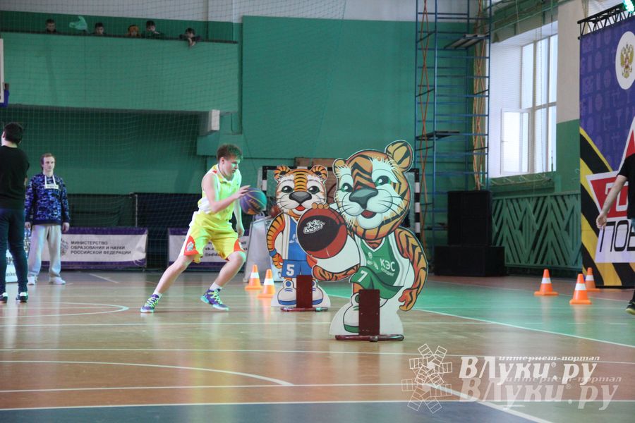 В Великих Луках прошли финальные игры Чемпионата ШБЛ «КЭС-БАСКЕТ» (фото)