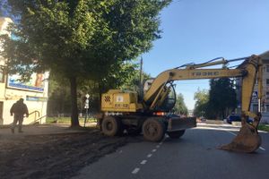 В Великих Луках закрыт проезд для транспорта через улицу ул. К. Либкнехта (ФОТО)