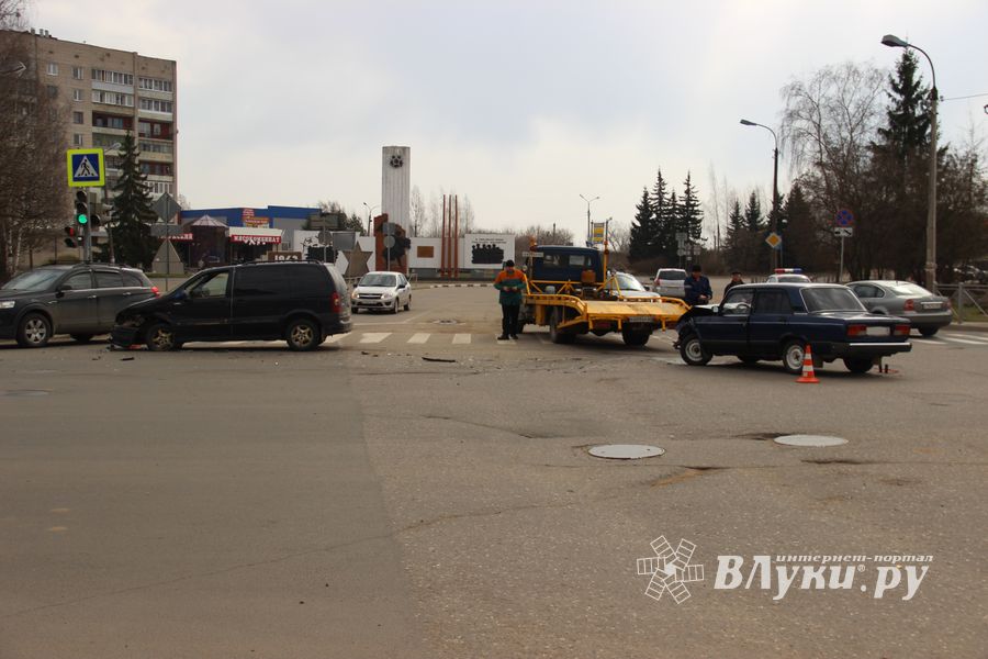 ДТП на перекрёстке Ленина-Дьяконова (ФОТО)