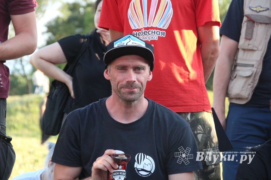 Сегодня вечером аэростаты плыли над городом (ФОТО)