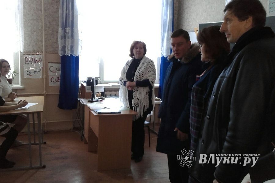 Андрей Турчак посетил школу №6 и угостился вкусными булочками (ФОТО)