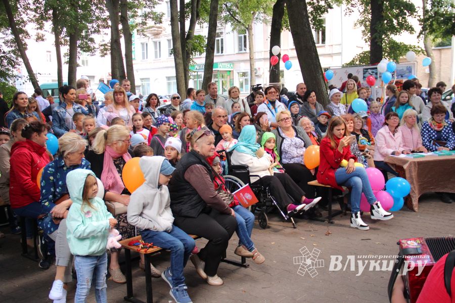 «Куклоград» и «Город мастеров» на праздновании Дня города Великие Луки (ФОТО)