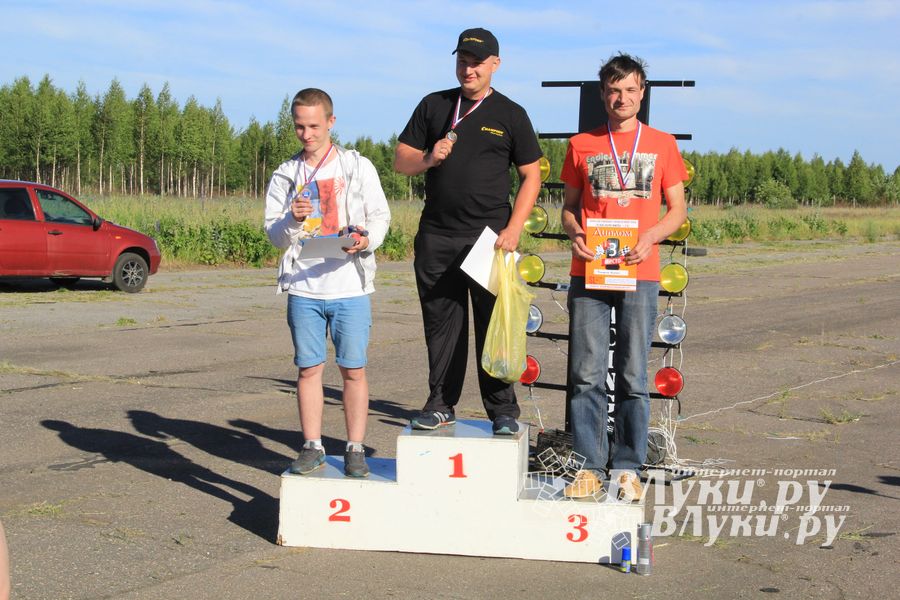 В Великих Луках прошел I этап Открытого чемпионата г. Великие Луки по Drag Racing (фото)