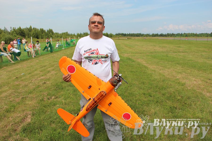 В Великих Луках прошли воздушные бои (фото)