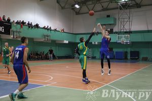 Команда «Экспресс» стала обладательницей Кубка г. Великие Луки по баскетболу