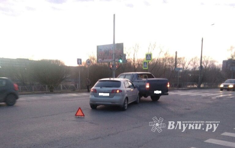 В Великих Луках произошло ДТП (ФОТО)