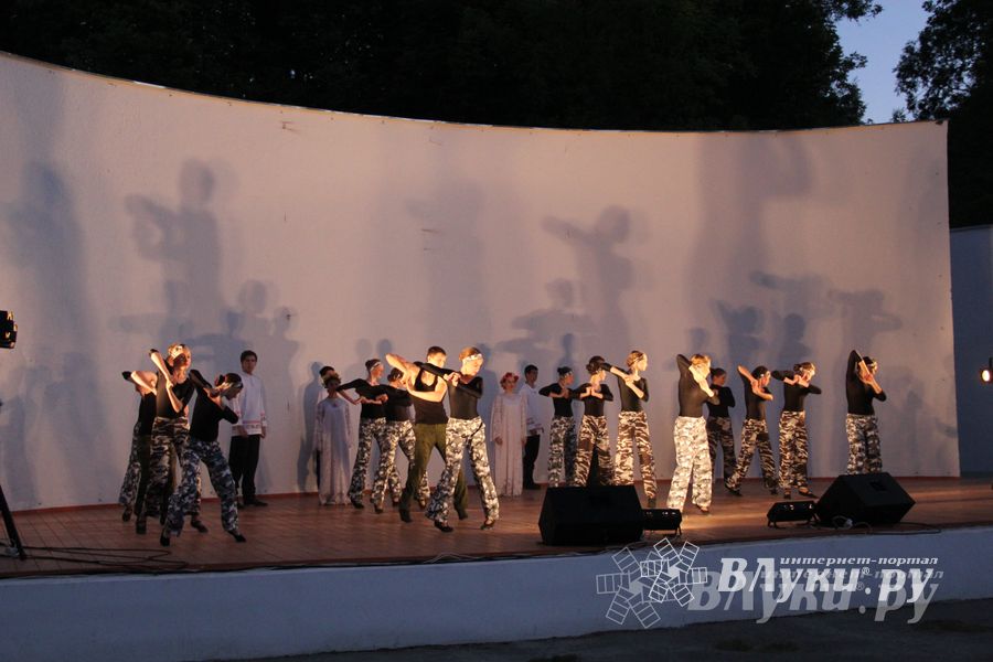 В Великих Луках отметили День России