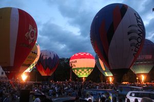 Ночным свечением аэростатов завершилась 24-я Международная встреча воздухоплавателей (ФОТО)