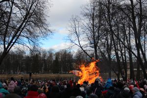 Масленичные гуляния прошли в Великих Луках (ФОТО)