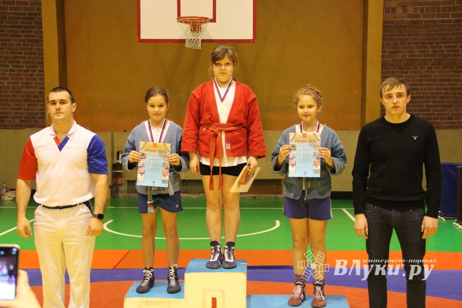 Великолукские самбисты завоевали 11 золотых наград (ФОТО)