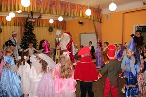 В Великие Луки пришла пора новогодних утренников (ФОТО)