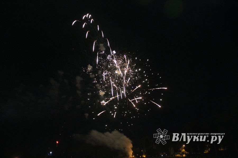 Огненные шоу состоялись над Ловатью (ФОТО)