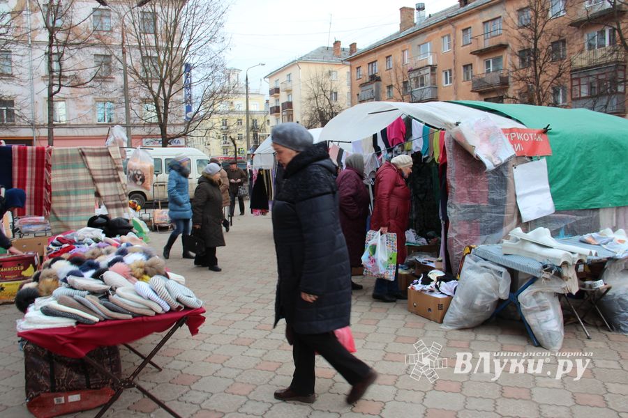 В Великих Луках открылась 8-ая Великолукская универсальная выставка (ФОТО)