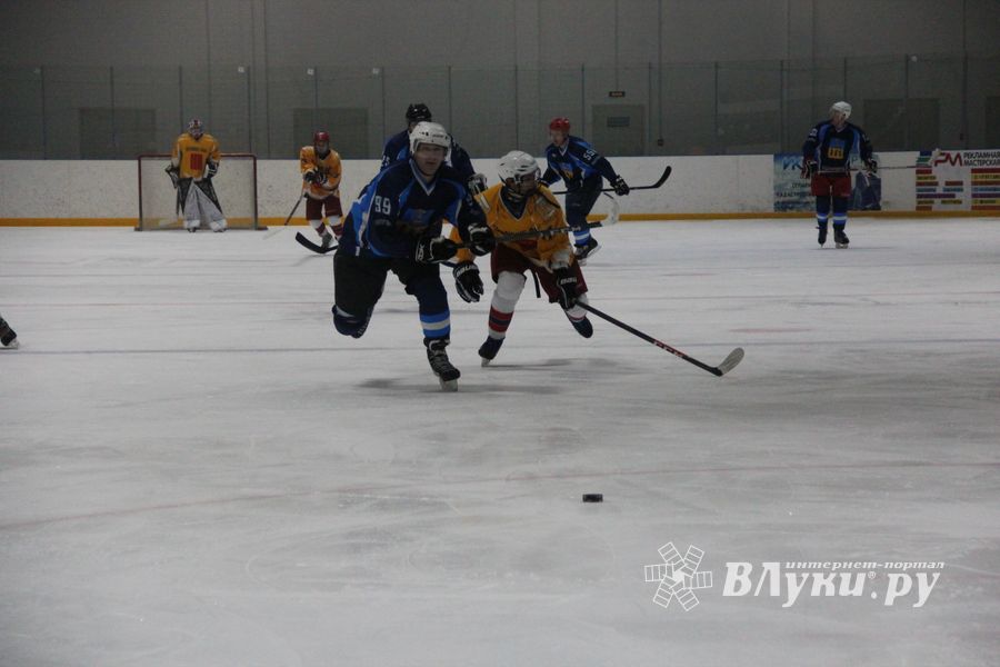 В великолукском «Айсберге» прошли матчи Чемпионата Псковской области по хоккею (ФОТО)