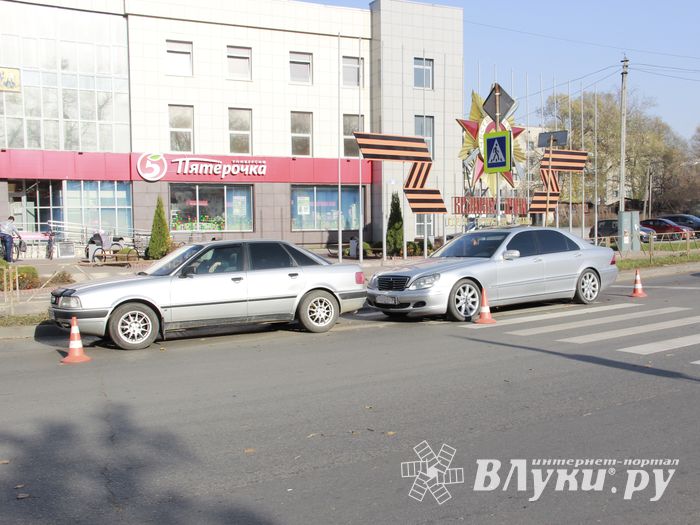 ​Водителя «Мерседеса» в Великих Луках подвела реакция (ФОТО)