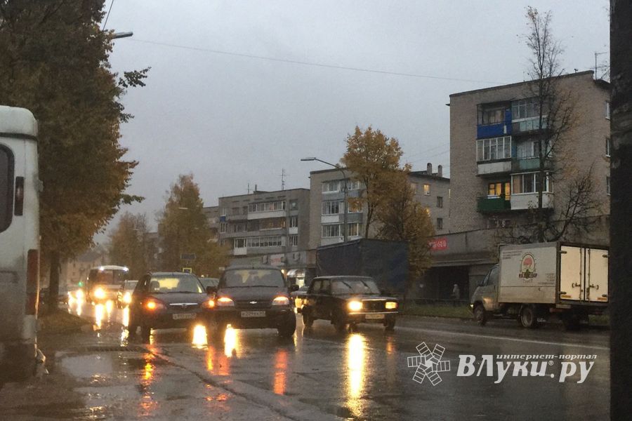 В Великих Луках продолжаются «дорожные притирки» (ФОТО)
