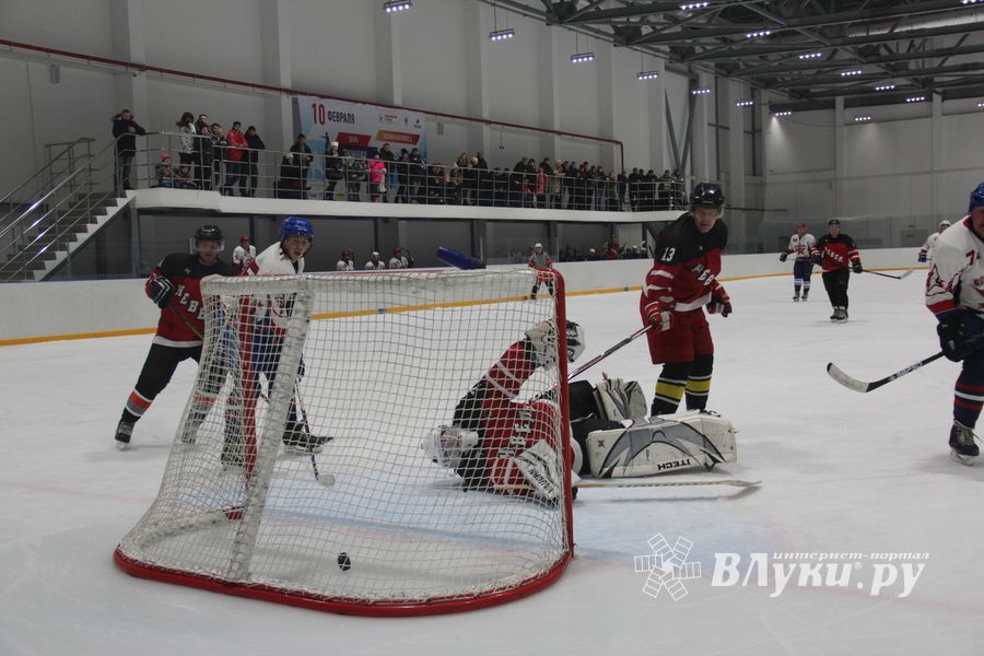 В Великих Луках прошёл первый матч Кубка Псковской области по хоккею (ФОТО)
