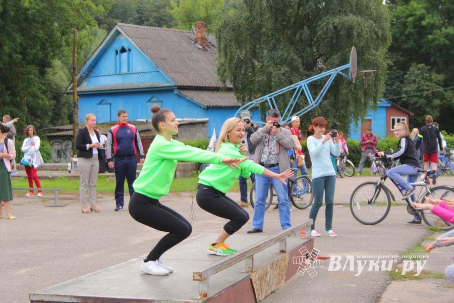 В Великих Луках прошёл Велопарад (ФОТО)
