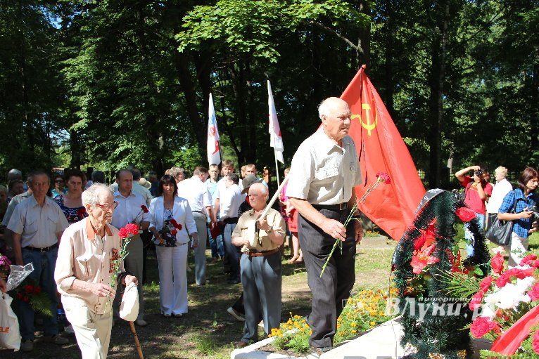 В Великих Луках прошел День памяти и скорби