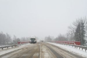 На М-9 лоб в лоб столкнулись тягач и легковушка (ФОТО)