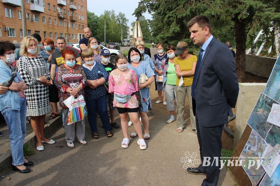 Великолучанам рассказали детали обновления парка (ФОТО)