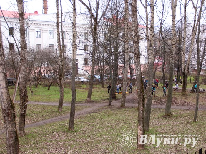 Фотофакт: студенты ПГУПС вышли в понедельник на субботник