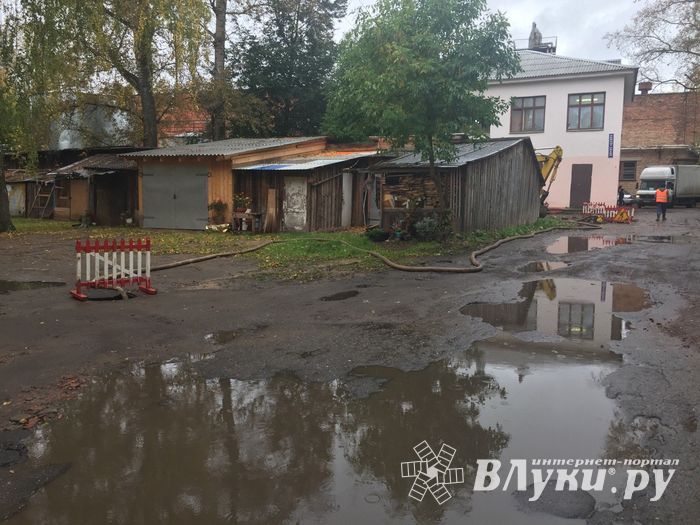 В скором времени ул. Сибирцева в Великих Луках останется без «лечебного гейзера» (ФОТО)