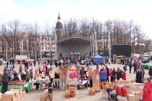 В Великих Луках проходит Весенняя ярмарка