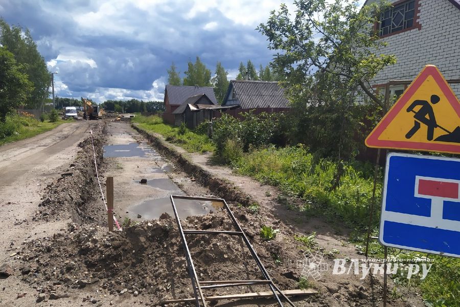 У новой школы на ул. Заслонова идёт ремонт дороги (ФОТО)