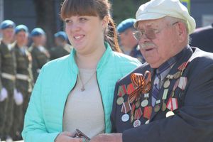 Парад Победы в Великих Луках (фото)