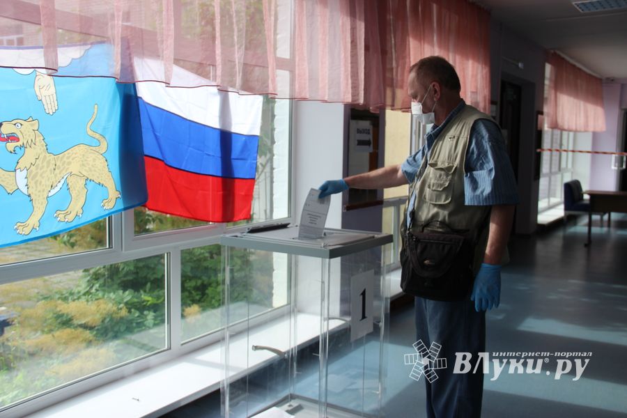 В Великих Луках проходит основной день голосования (ФОТО)